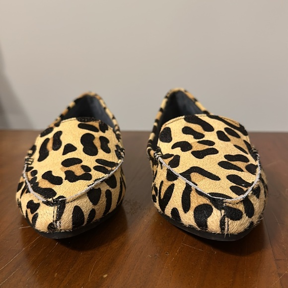 Me Too Audra loafer, genuine calf hair, tan large print jaguar, 7, NWT - Picture 2 of 7